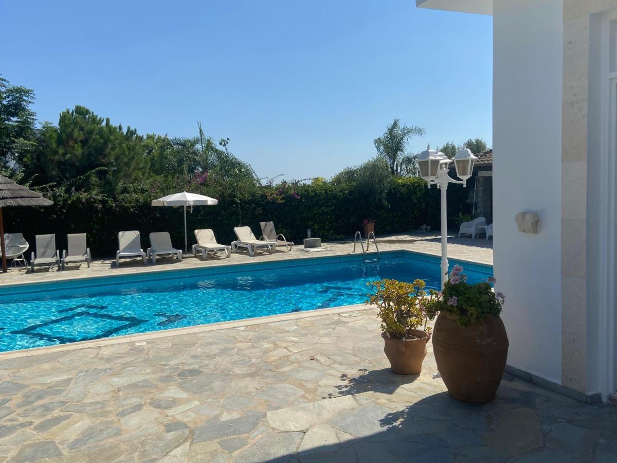 In With A Pool! Villa