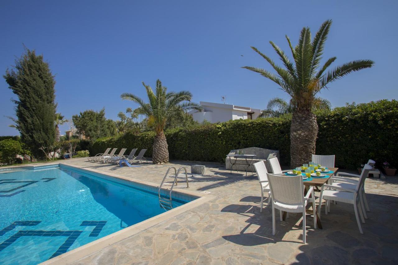 In With A Pool! Villa *