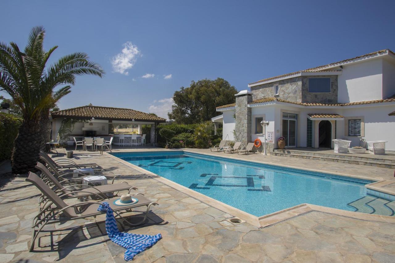 In With A Pool! Ayia Napa