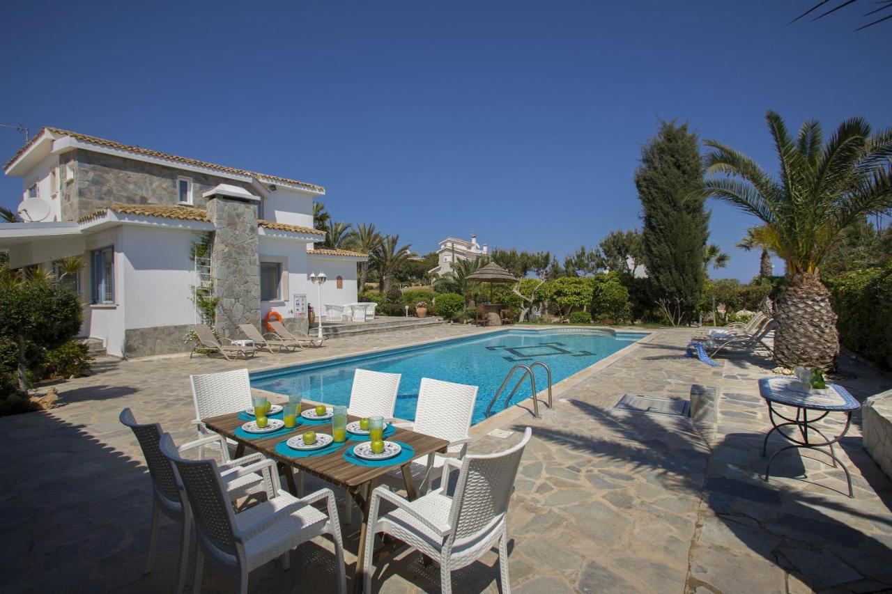 Villa In With A Pool! *