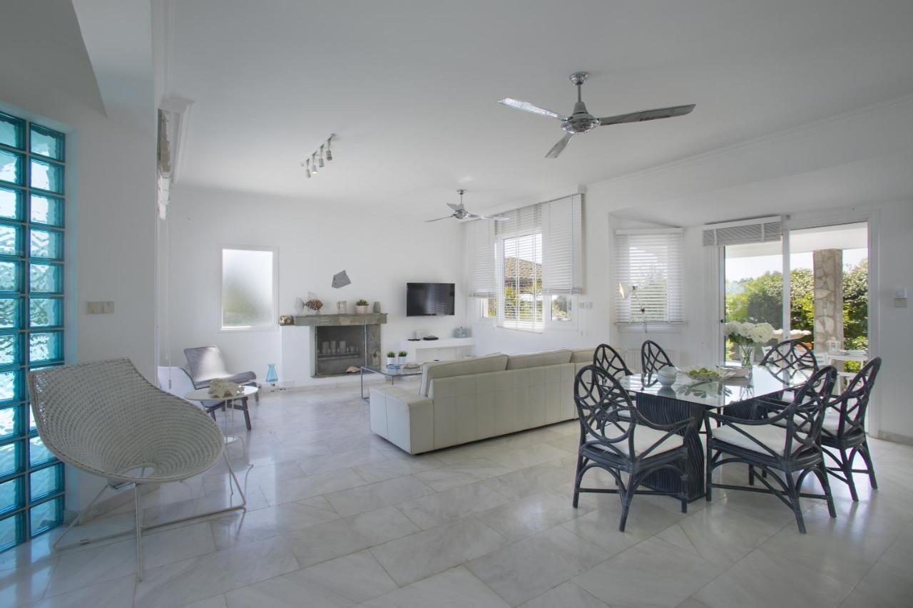 Villa In With A Pool! Agia Napa
